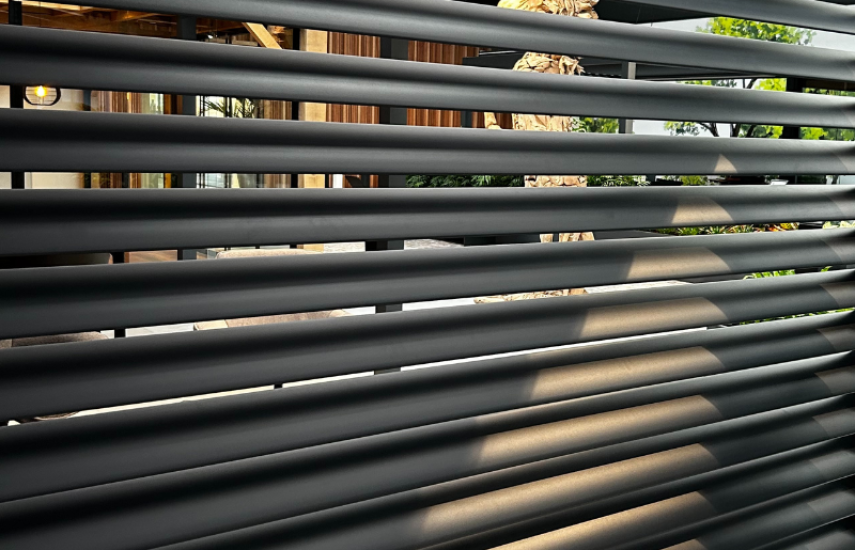 Glasschiebewände und Seitenelemente