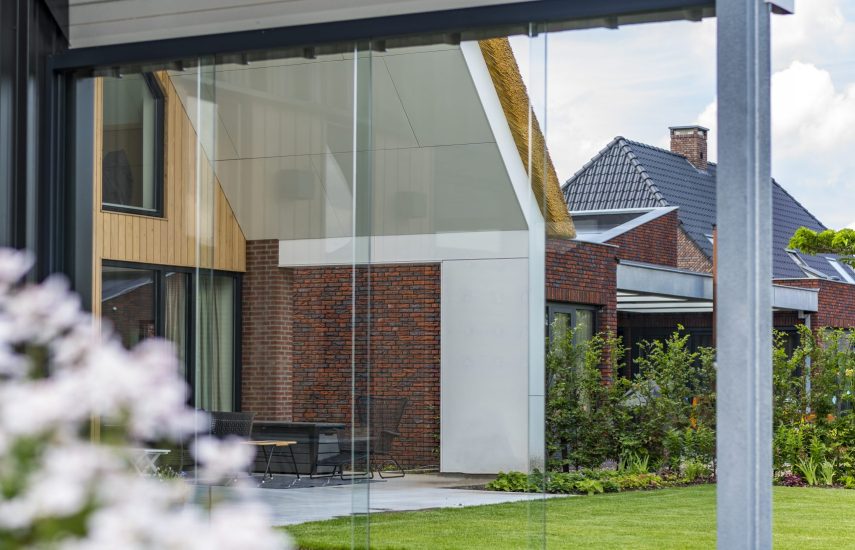 Glasschiebewände und Seitenelemente